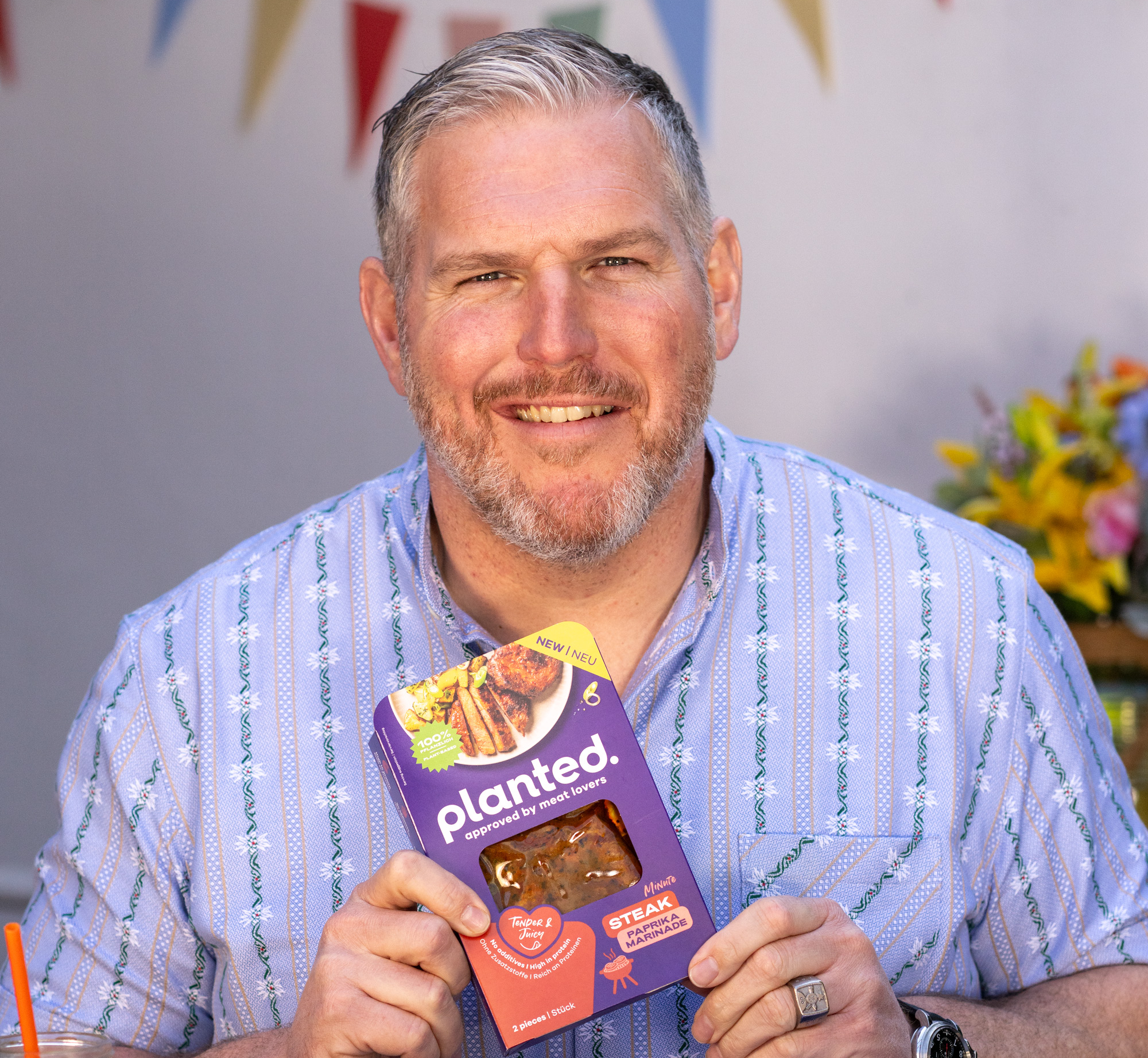 Wrestling king and meat lover: Christian Stucki now also grills with Planted